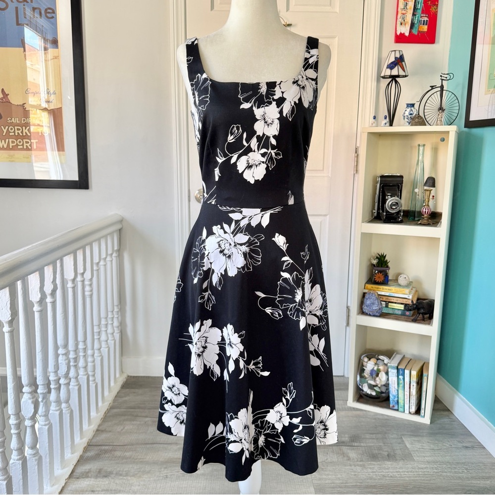 Holt Renfrew Chic Black and White Floral Midi Cocktail Dress (size 0)